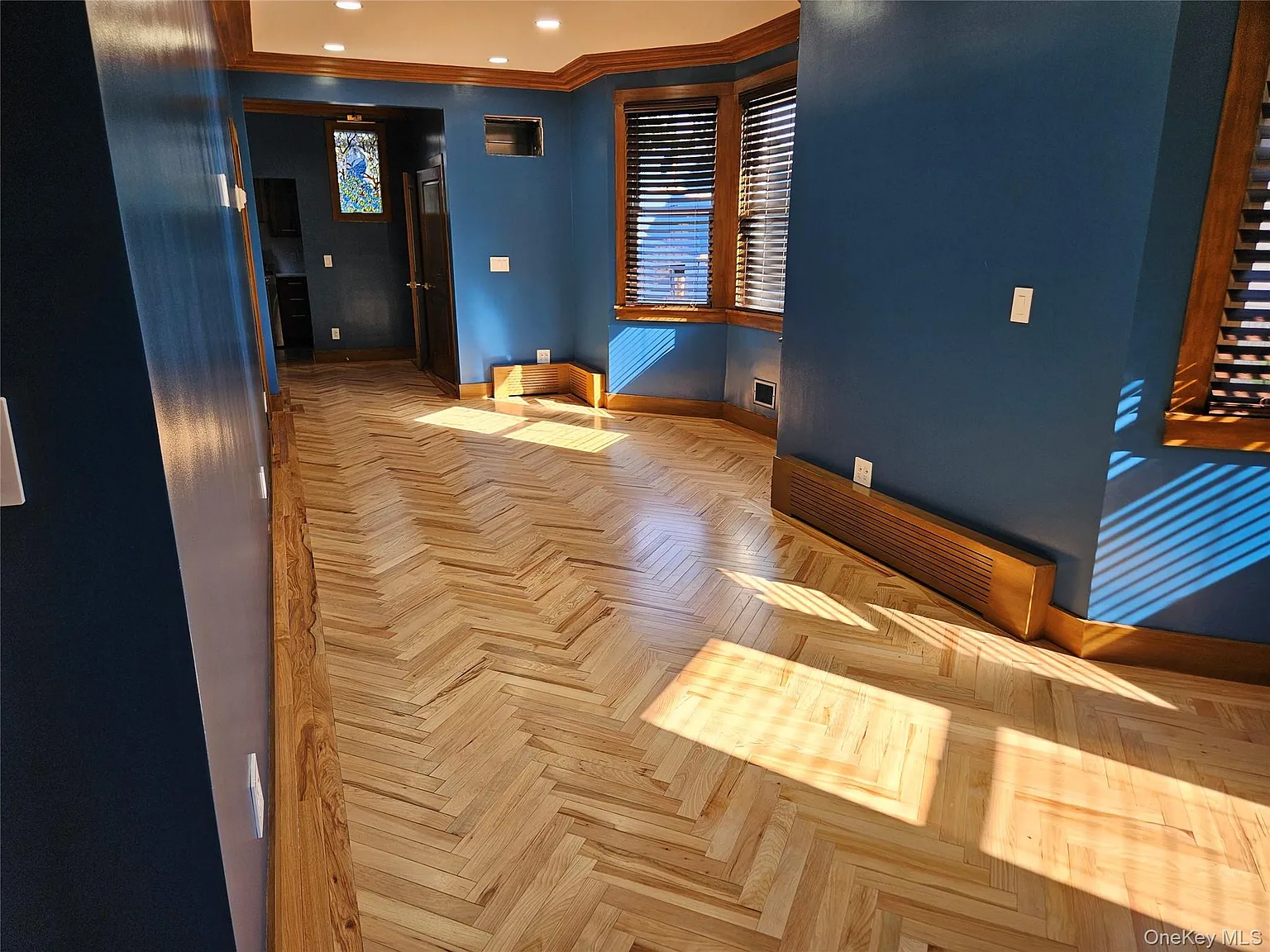 3 bed, 2.0 bath, 1700 sqft, $4,400 — Photo 3