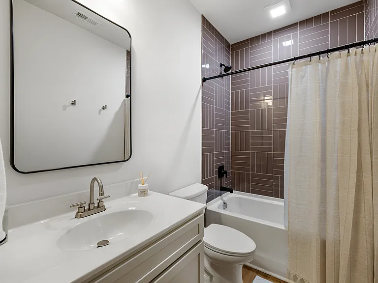 731 Clarinda St — Photo 17
