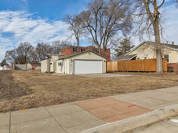 2nd image of 304 SE Main St