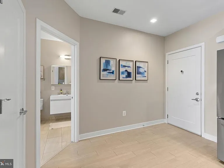 989 S Buchanan St #214 — Photo 12