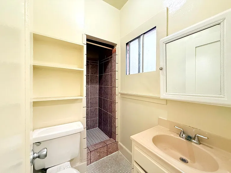 1614 N. Kenmore Avenue — Photo 5