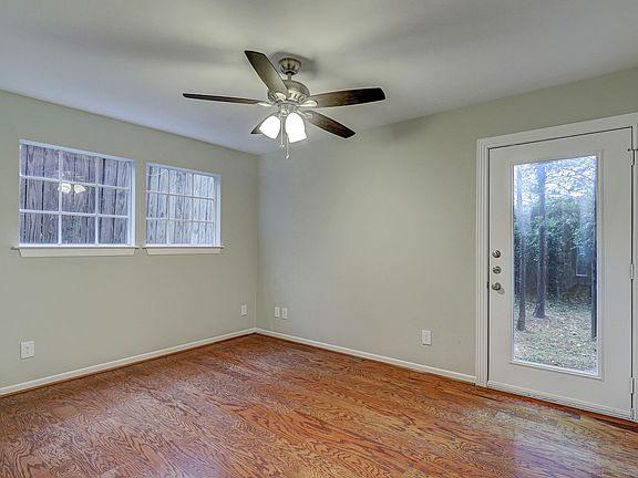 5th image of 1401 Castle Ct #1403-A