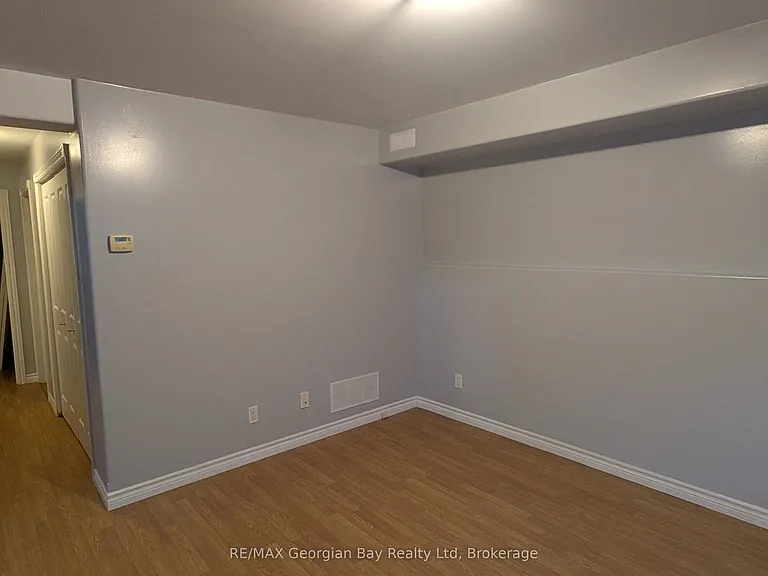 144 4th St #BASEMENT — Photo 5