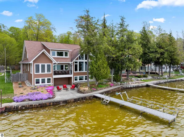 4805 E Shore Dr NE, Kalkaska, MI 49646