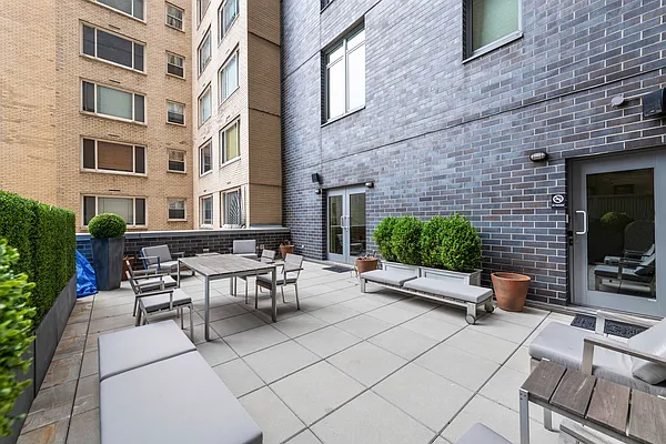 Rented by R New York | media 19