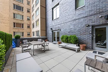 Rented by R New York