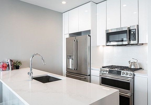 3rd image of 515 W 36th St APT 32B