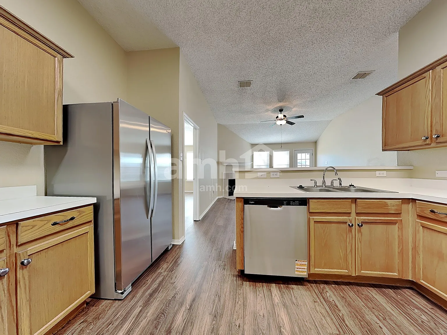 3 bed, 2.0 bath, 1553 sqft, $2,020 — Photo 3