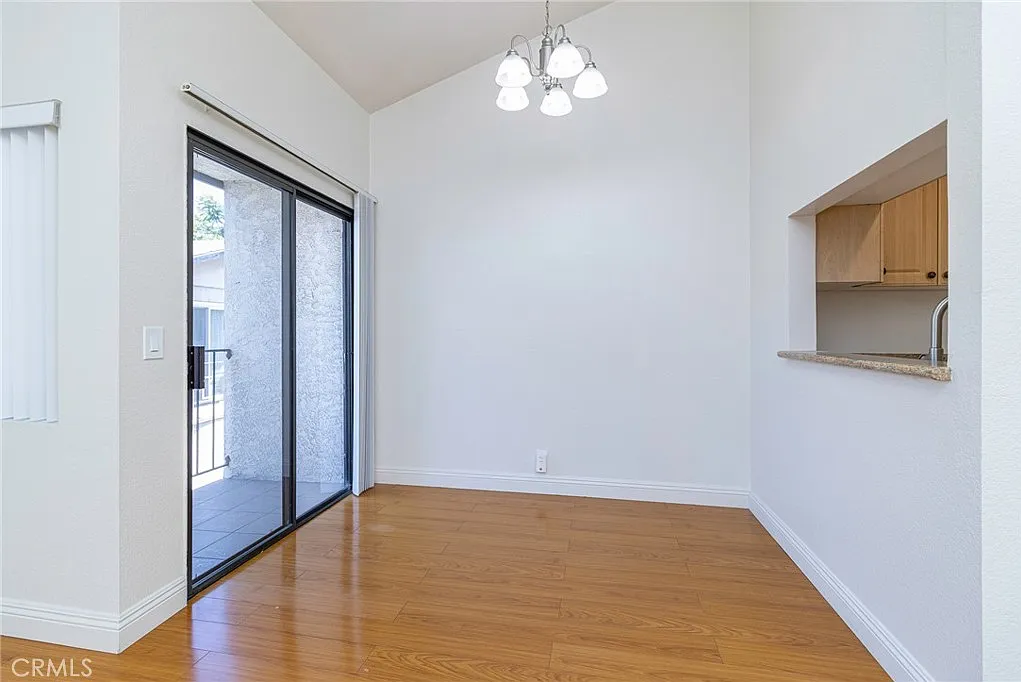 2 bed, 900 sqft, $2,875 — Photo 3