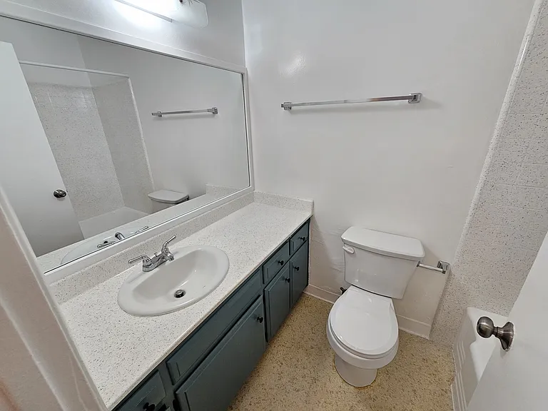 1202 N Fuller Ave #6 — Photo 13