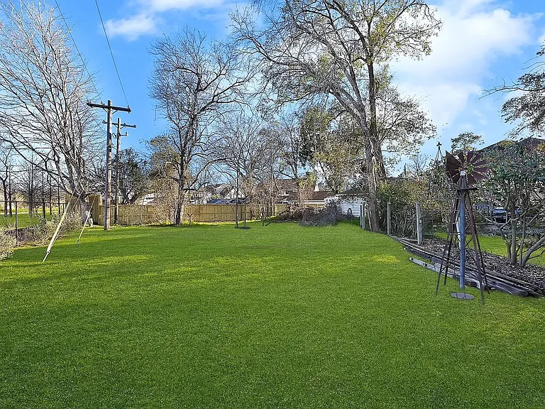 4802 Droddy St — Photo 35
