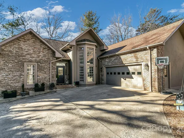 1129 New Castle Ct, Asheville, NC 28803