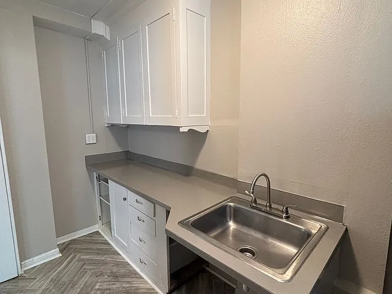 Charlesgate Apartments - Vintage Studios — Photo 25