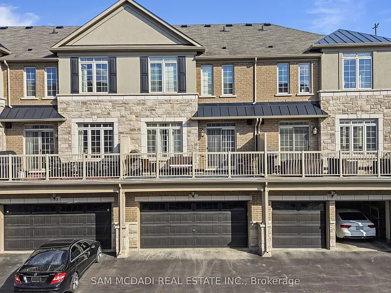 215 Dundas St E #9 — Photo 38