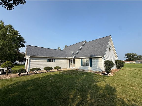 2nd image of 1202 Holiday Dr