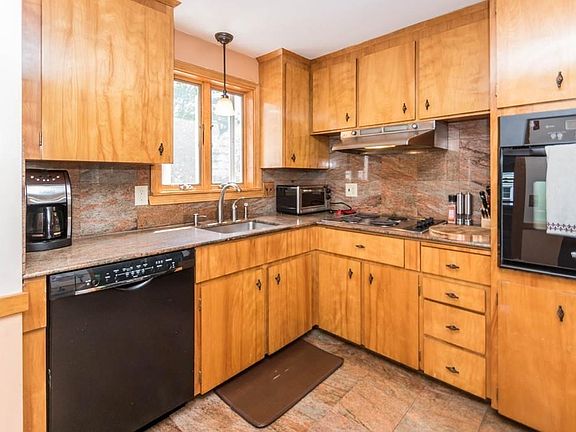 4th image of 138 Kingston Rd