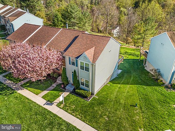 2nd image of 654 Marianne Ln
