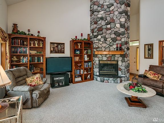 3rd image of 872 Sunrise Dr