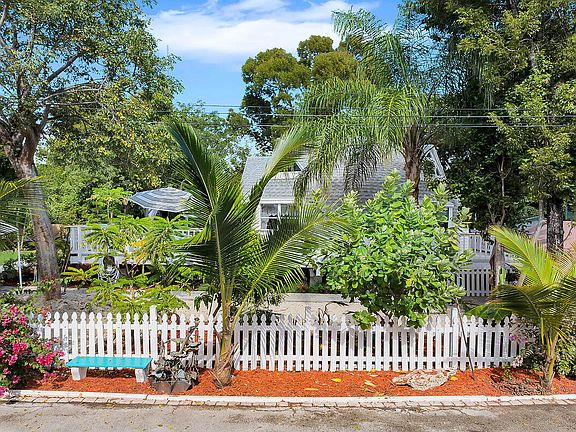 3rd image of 676 Sailfish Trl