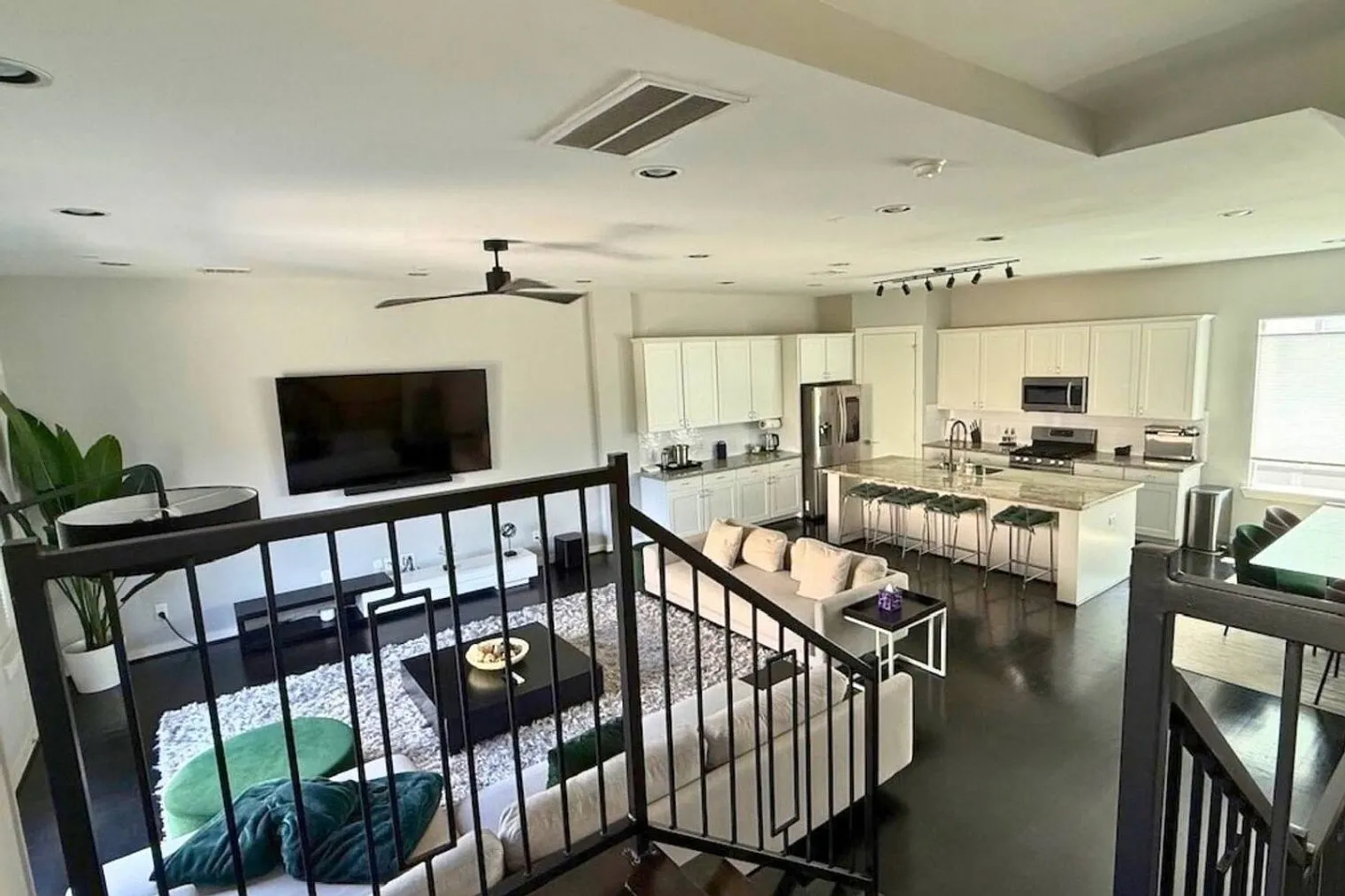 3 bed, 3.0 bath, 2314 sqft, $4,219 — Photo 3