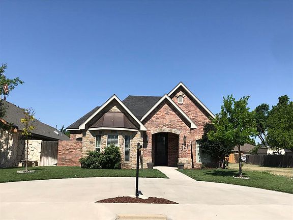 2nd image of 521 Bradley Ln