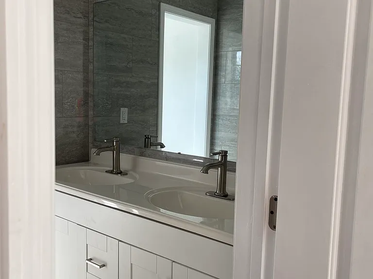 380 E Pike Rd — Photo 8