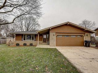 1126 Wisteria Ln, Waukesha, WI 53189