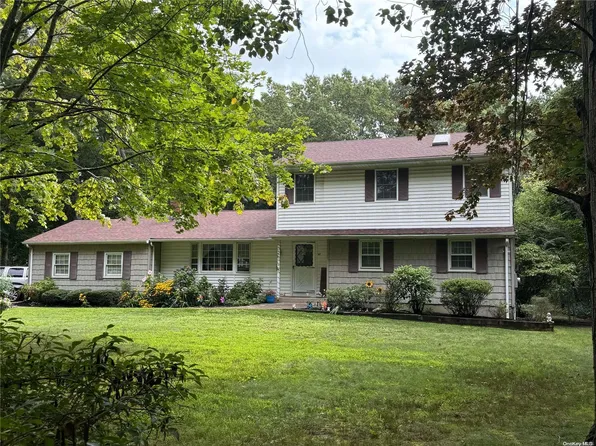 87 Radio Avenue, Miller Place, NY 11764