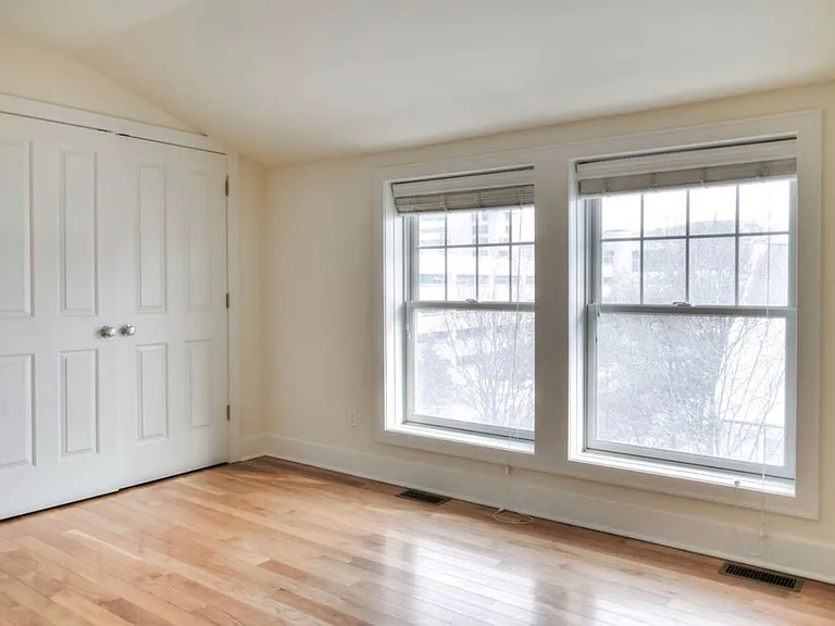 924 Catherine St — Photo 3