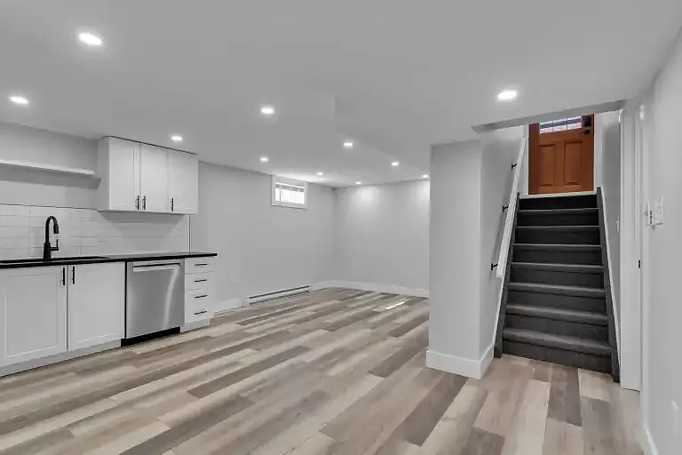 180 Morenz Cres #2 — Photo 3