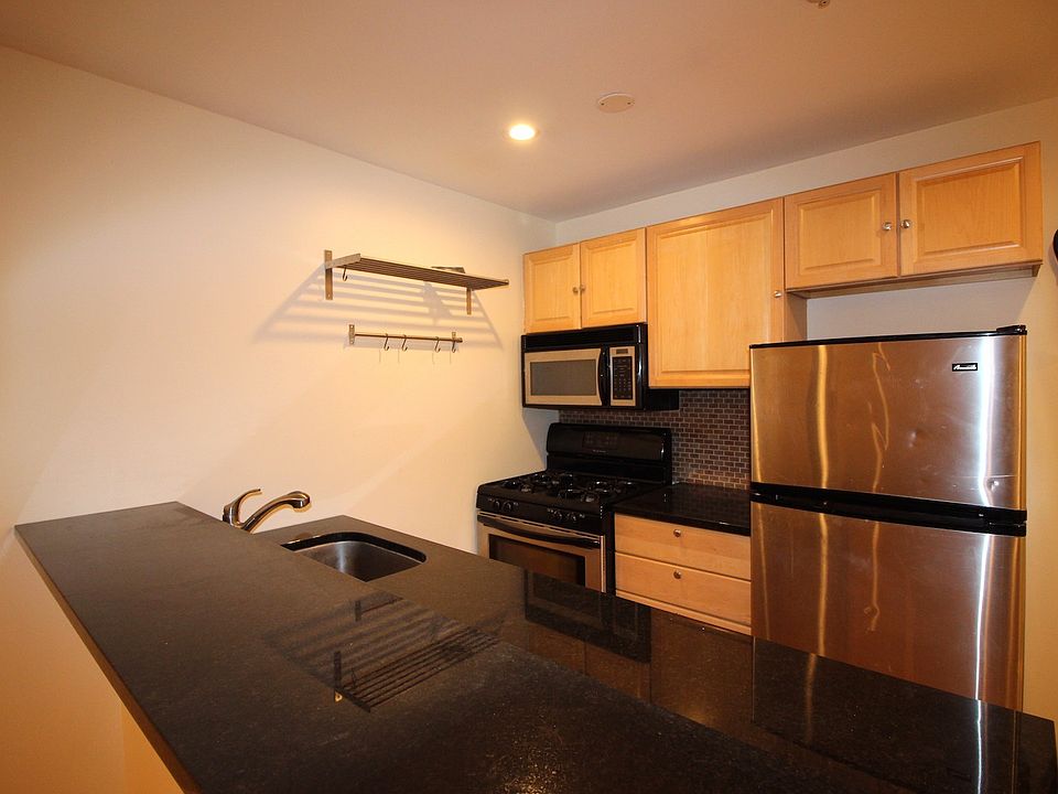 Modern Kitchen with Breakfast Bar