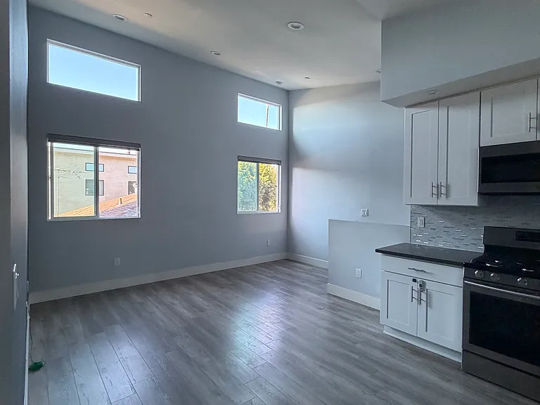 5743 Case Ave #5743 — Photo 9