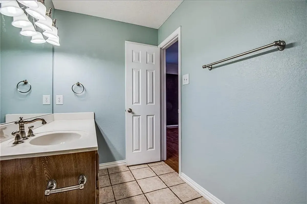 Building Photo - 6329 Longmont Trl