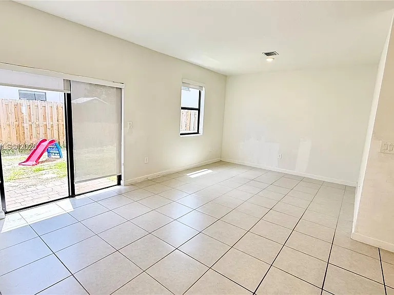 11910 SW 245th Ter #11910 — Photo 8