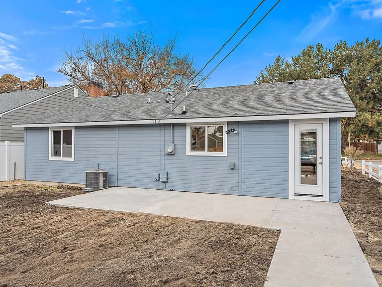 2911 W Pleasanton Ave — Photo 19