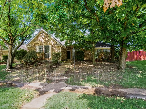 3rd image of 4421 Crystal Ln