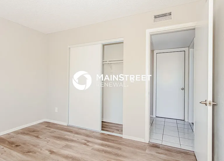 8729 W Athens St — Photo 8