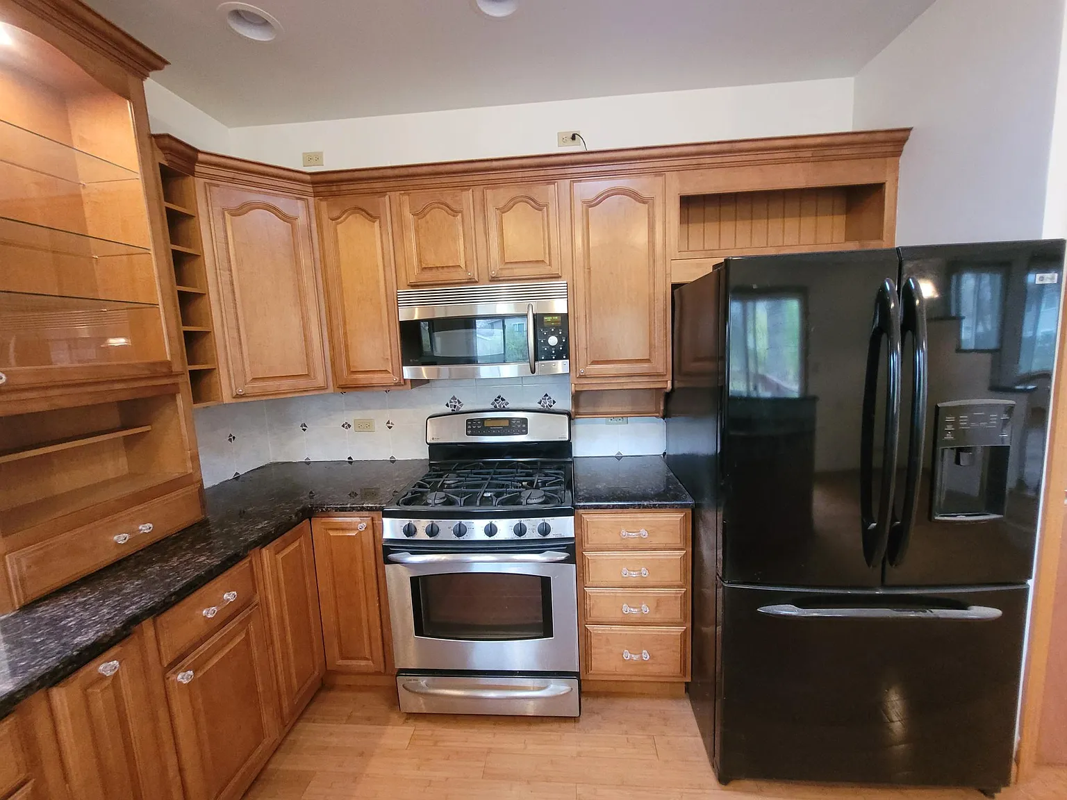 3 bed, 2693 sqft, $3,550 — Photo 3