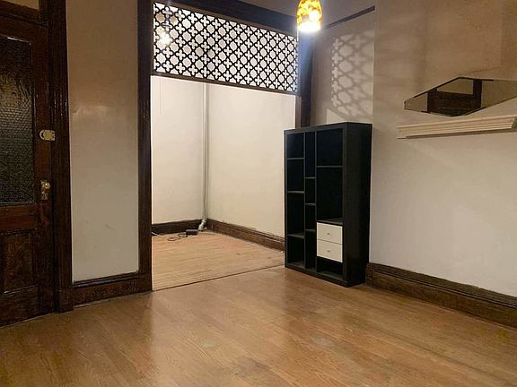 2nd image of 272 Irving Ave APT 3R