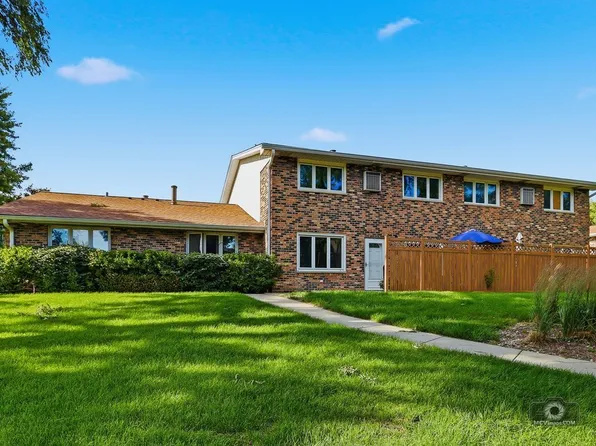1905 Rosewood Ct APT 2C, Darien, IL 60561