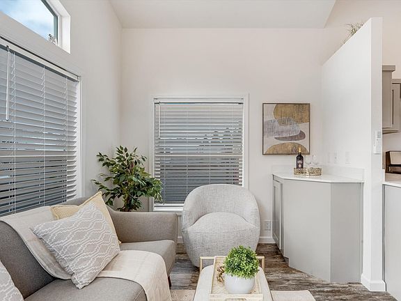 4th image of 101 Colgan Avenue #2