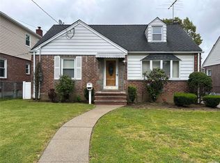 15 Sprague Dr, Valley Stream, NY 11580