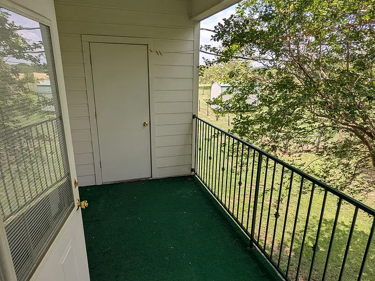 868 Lakeview Dr — Photo 8