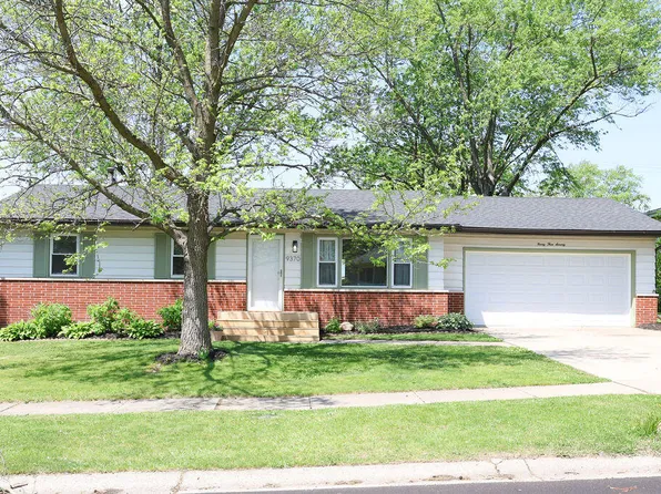 9370 Roosevelt Pl, Crown Point, IN 46307