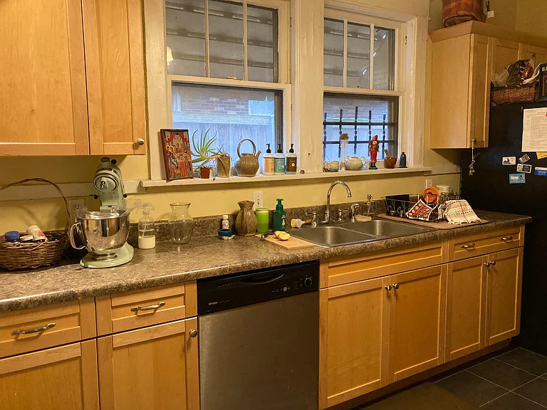 981 Sheridan St — Photo 12