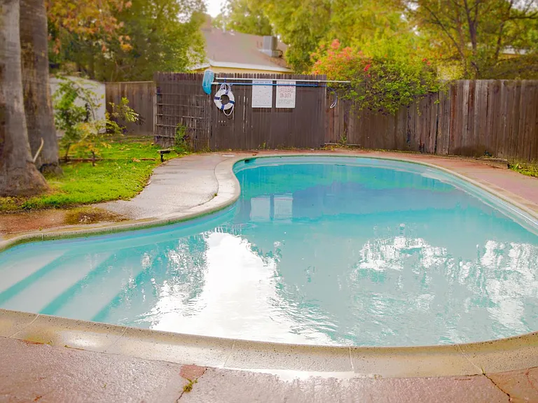 Newly remodeled pool with LADWP approved energy efficient motor.