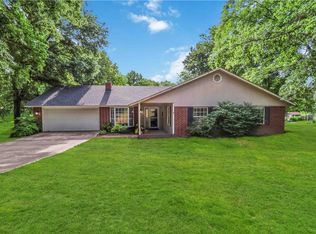 2560 Orchard Hill Rd, Siloam Springs, AR 72761