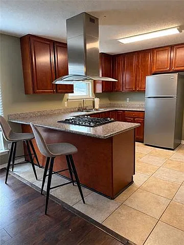 2 bed, 1.0 bath, 928 sqft, $1,300 — Photo 4