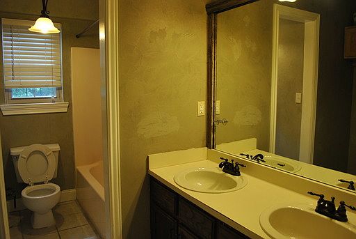 4th image of 10177 Yates Dr