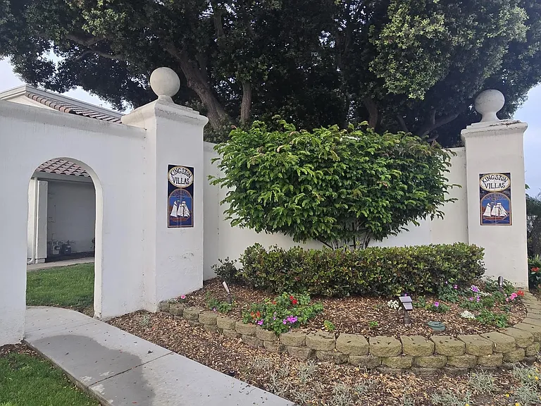 101 Kingston Ct W — Photo 12